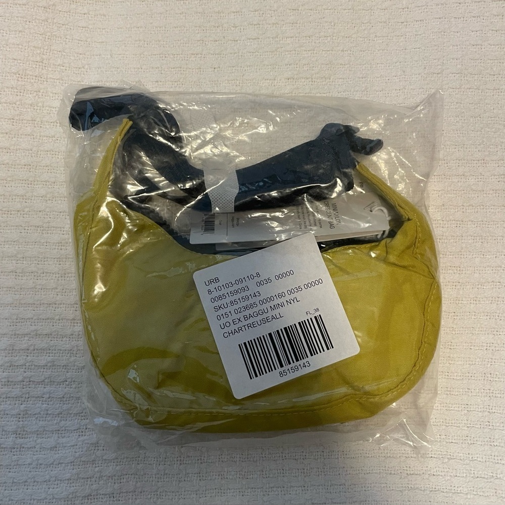NWT Baggu Mini Crescent Bag Sour Urban Outfitters - Picture 6 of 8